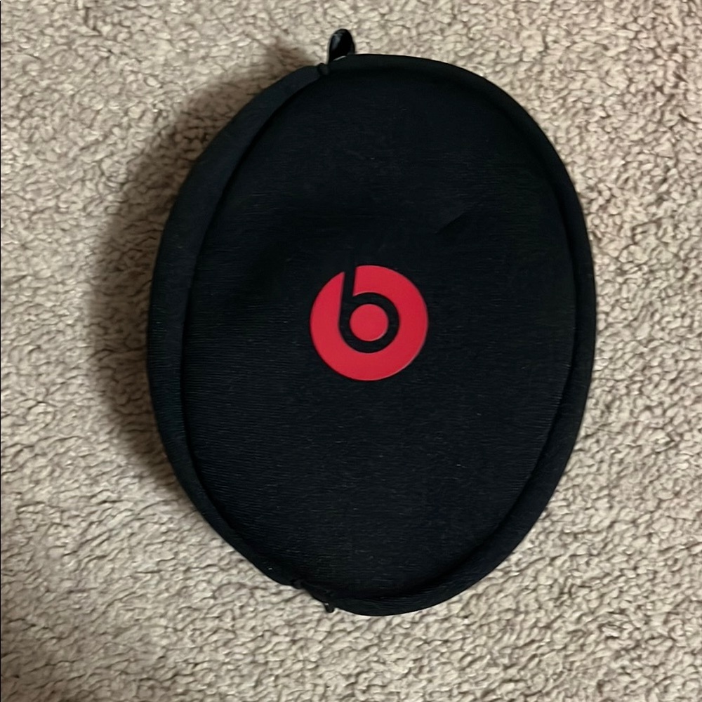 Beats Solo 2 Black and Red Carrying Case